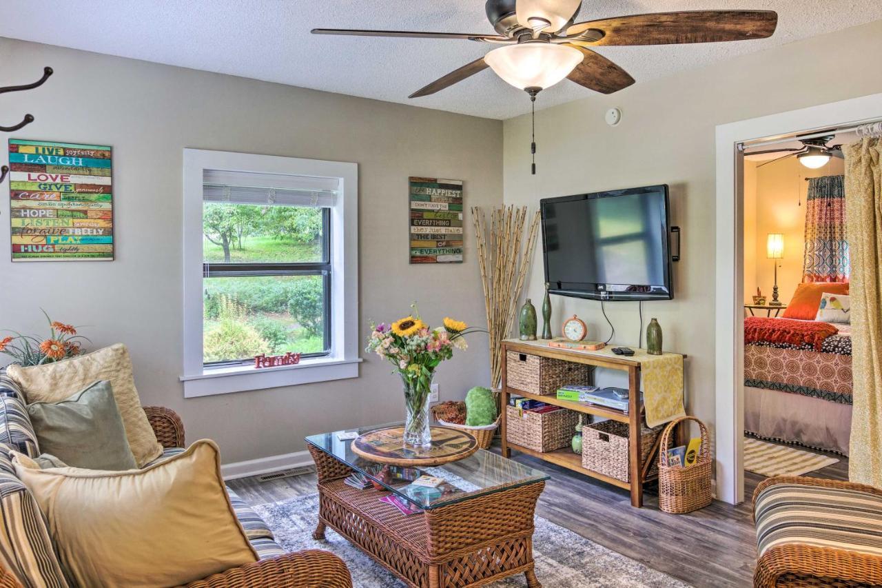 Shaw Creek Cottage With Fire Pit And Forest Views Hendersonville Bagian luar foto