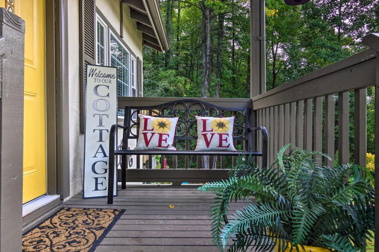 Shaw Creek Cottage With Fire Pit And Forest Views Hendersonville Bagian luar foto