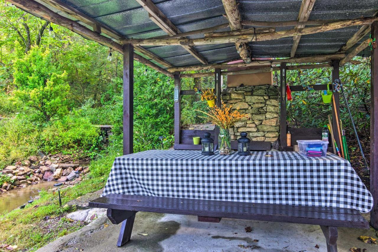 Shaw Creek Cottage With Fire Pit And Forest Views Hendersonville Bagian luar foto