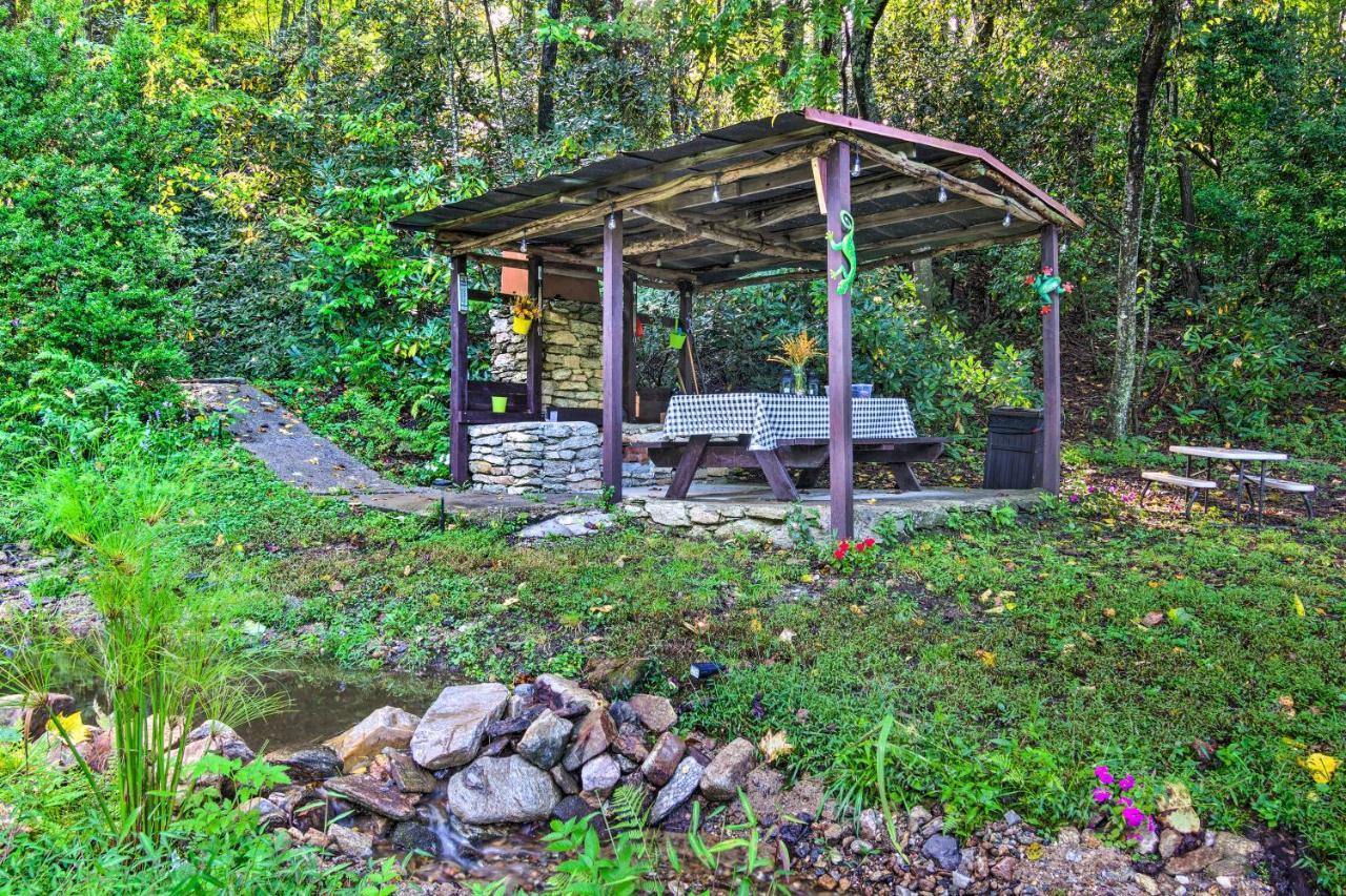 Shaw Creek Cottage With Fire Pit And Forest Views Hendersonville Bagian luar foto